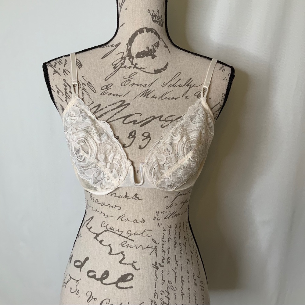 Victoria’s Secret Bra 36 B Cream Lace underwire